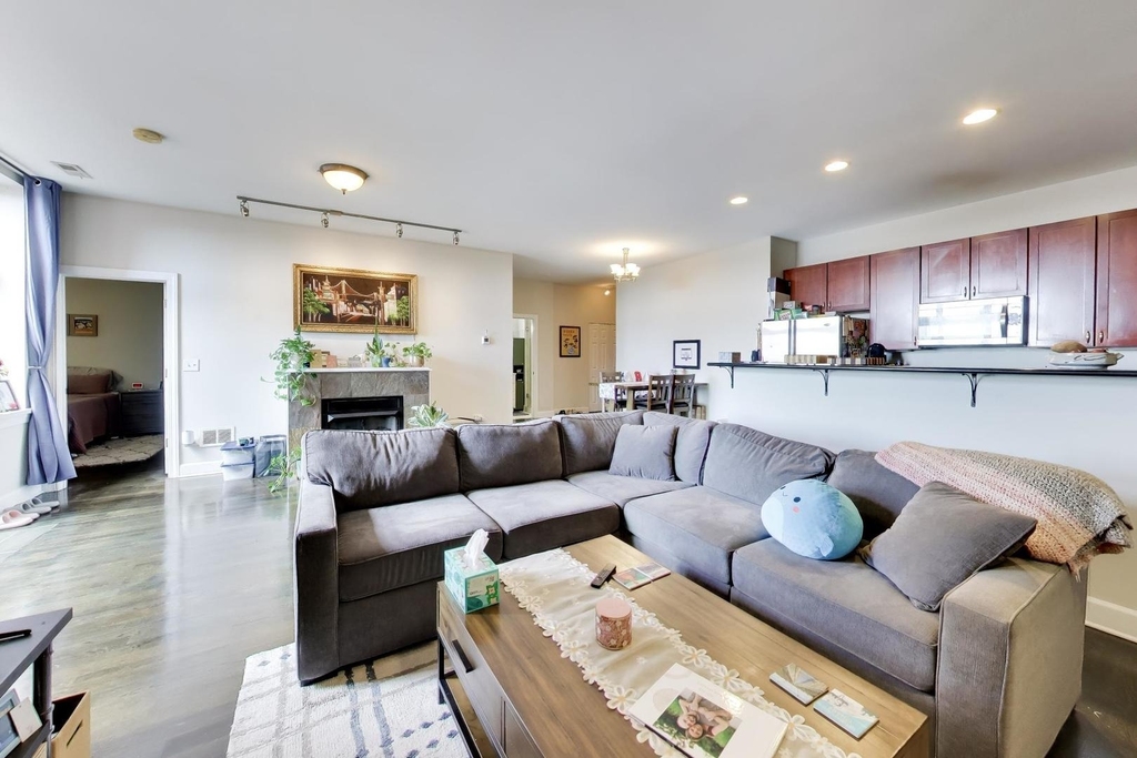 2700 W Belmont Avenue - Photo 3