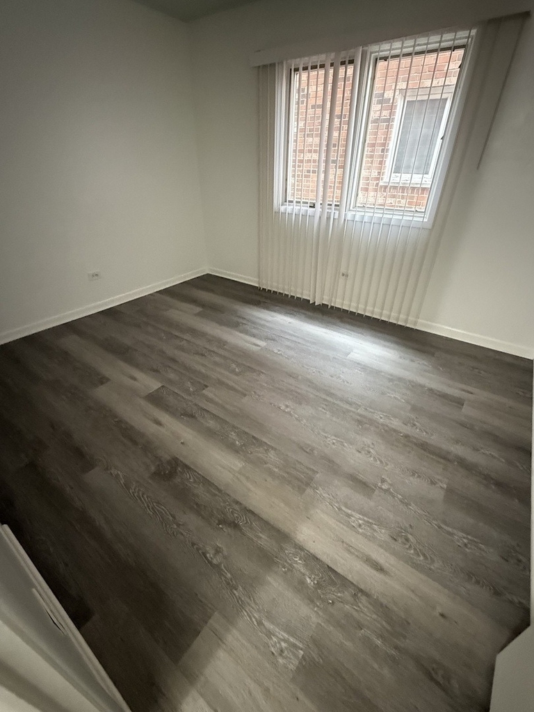 1030 Hirsch Boulevard - Photo 6