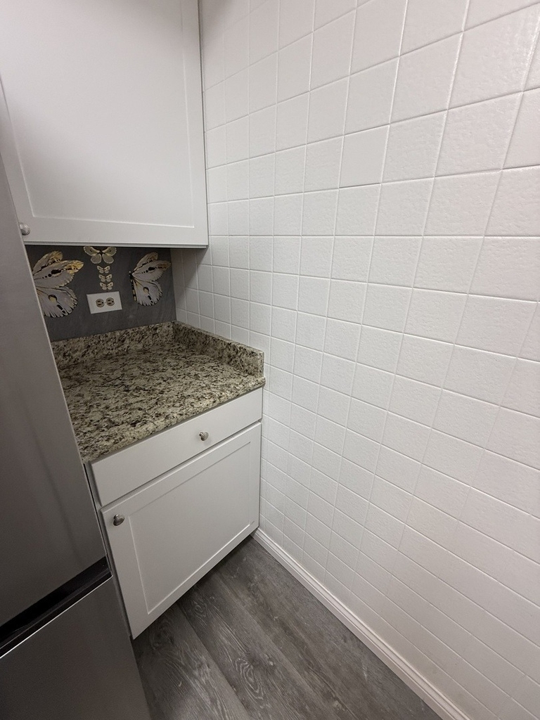 1030 Hirsch Boulevard - Photo 3