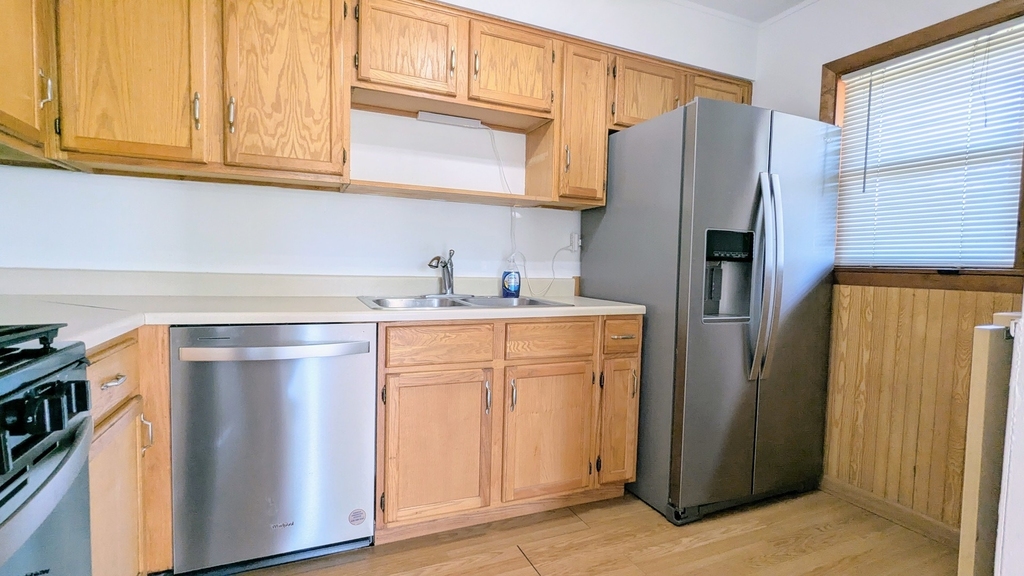 2610 Oakton Street - Photo 5