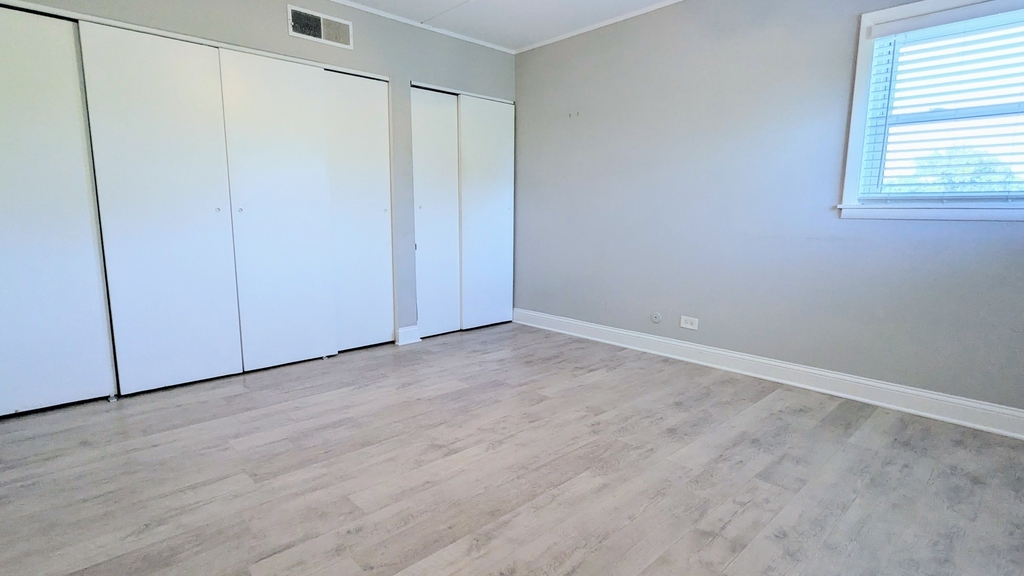 2610 Oakton Street - Photo 7