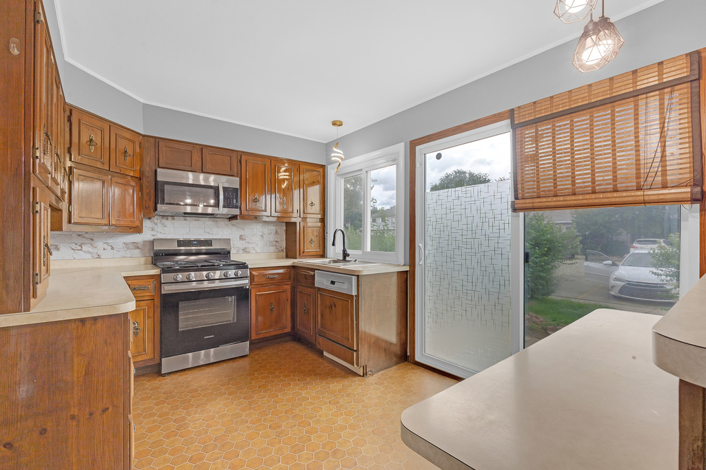 414 Gainsborough Court - Photo 2