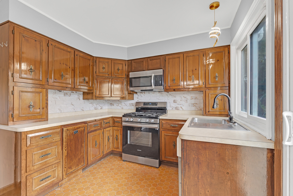 414 Gainsborough Court - Photo 3