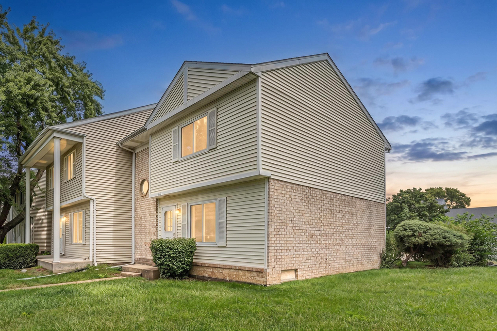 414 Gainsborough Court - Photo 0