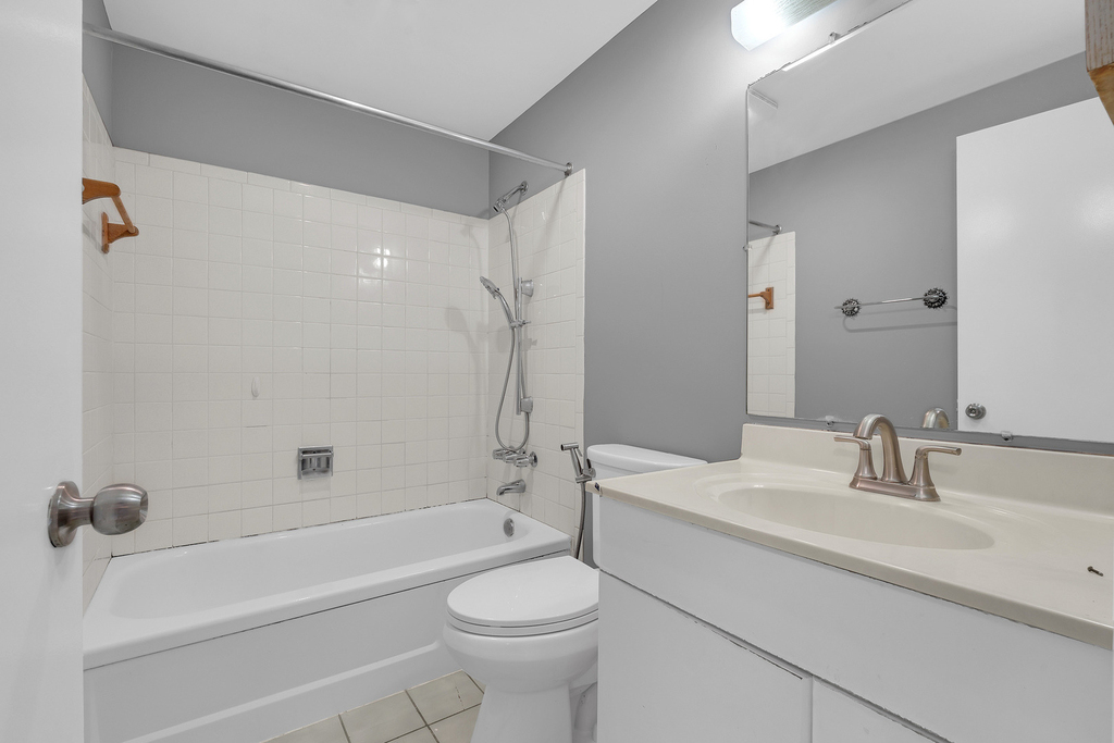 414 Gainsborough Court - Photo 9