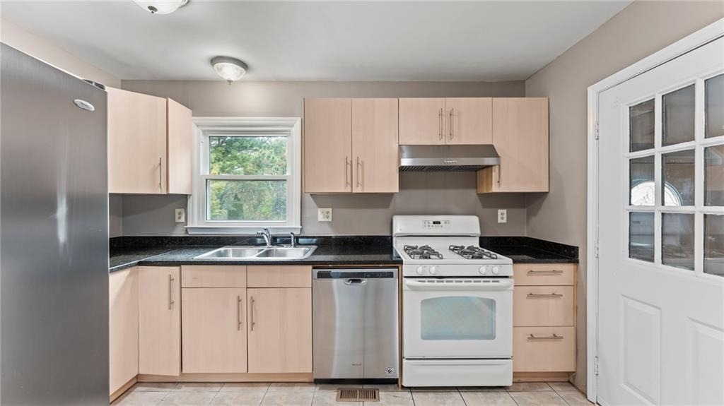 3913 Hadley Farm Drive - Photo 3