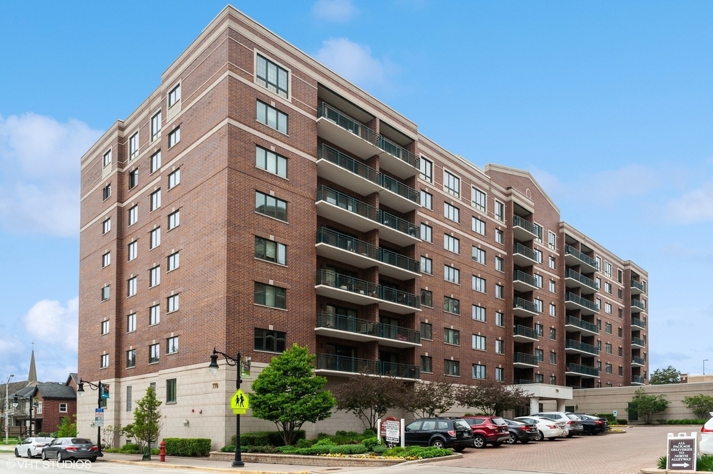 770 Pearson Street - Photo 0
