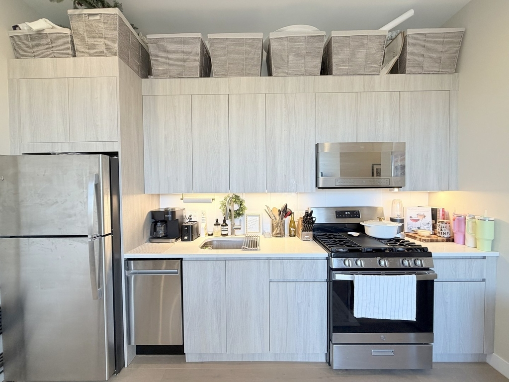 3757 N Sheffield Avenue - Photo 8