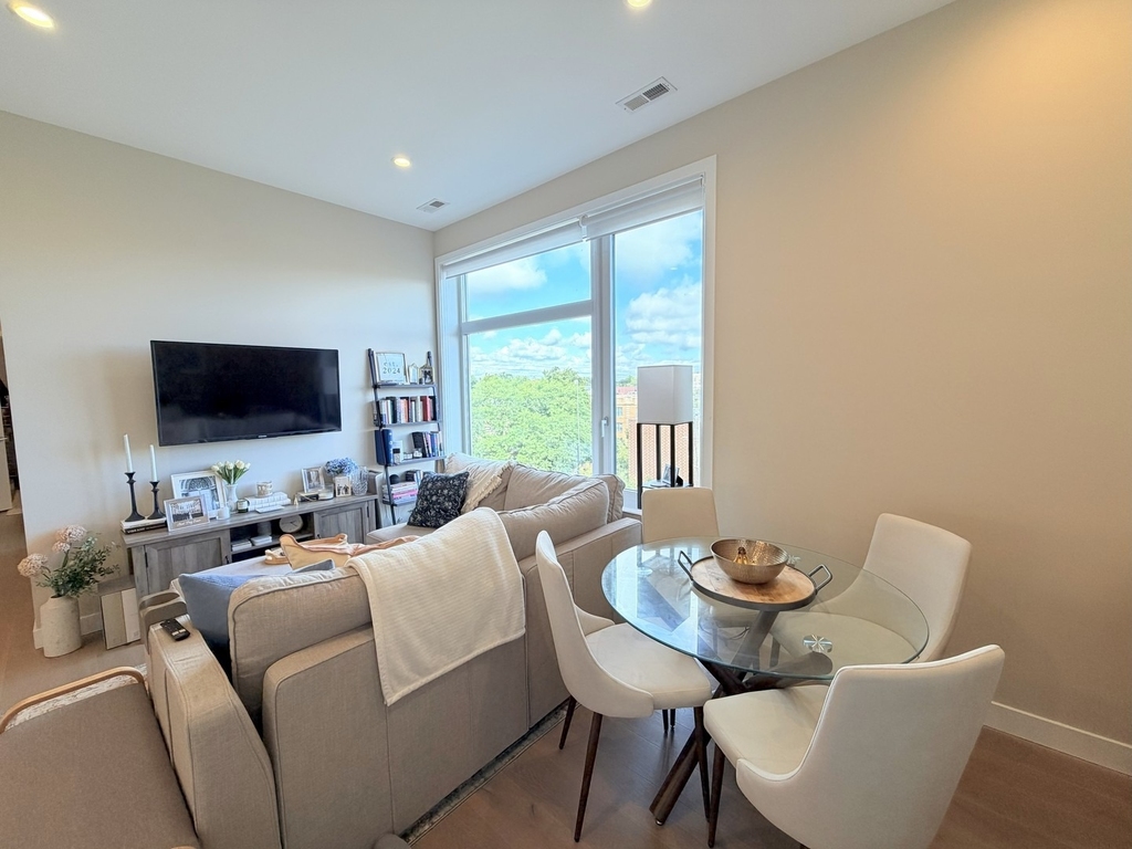 3757 N Sheffield Avenue - Photo 4