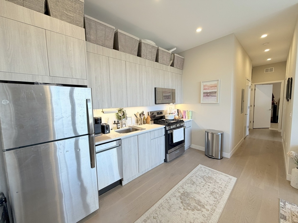 3757 N Sheffield Avenue - Photo 9