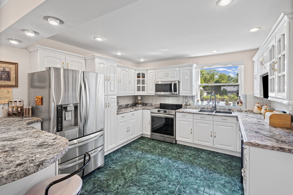 2011 E Touhy Avenue - Photo 2