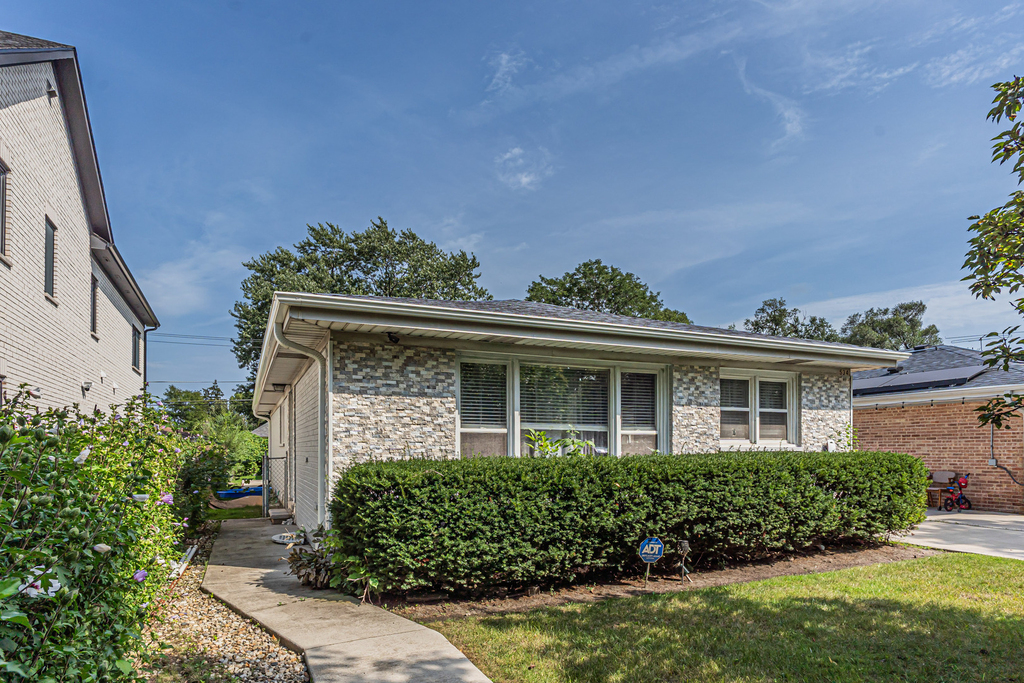534 Lawler Avenue - Photo 2