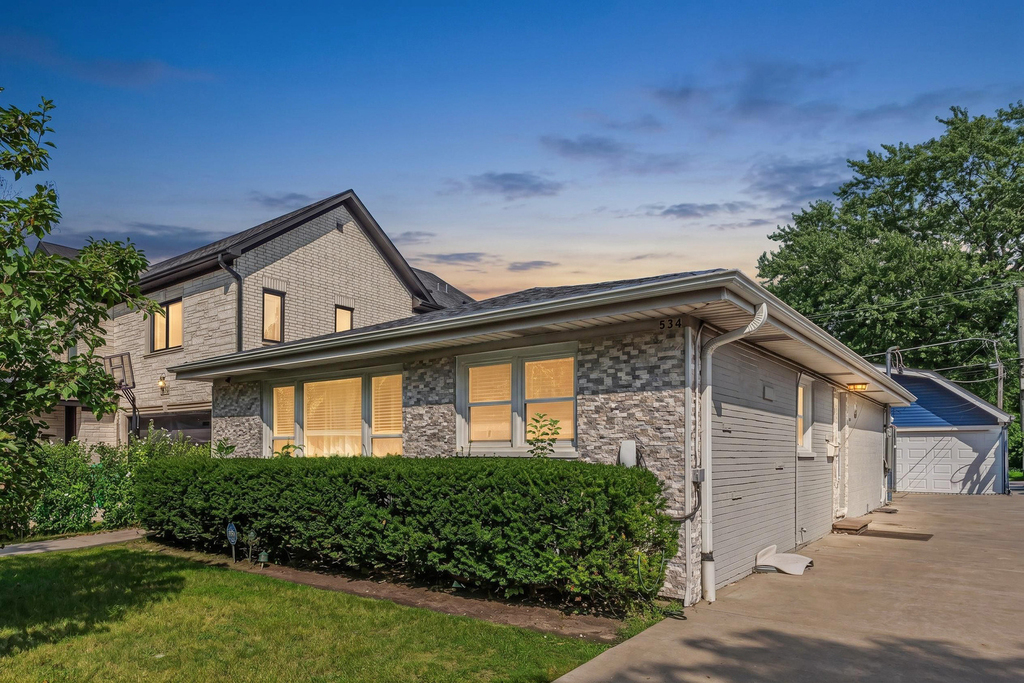 534 Lawler Avenue - Photo 0