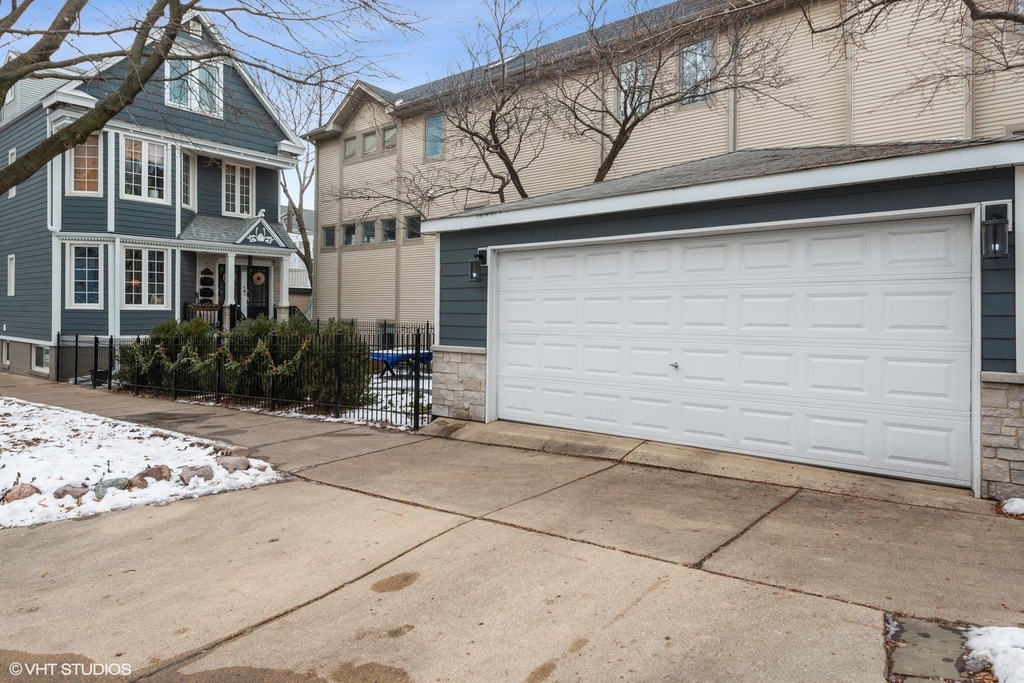 3034 N Greenview Avenue - Photo 16