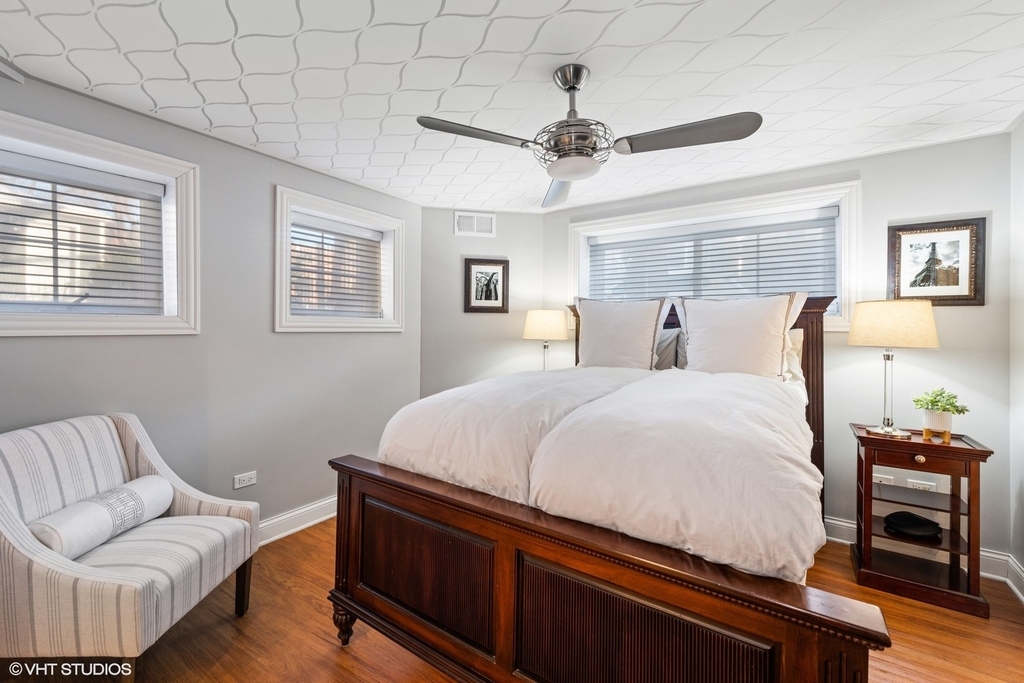 3034 N Greenview Avenue - Photo 11
