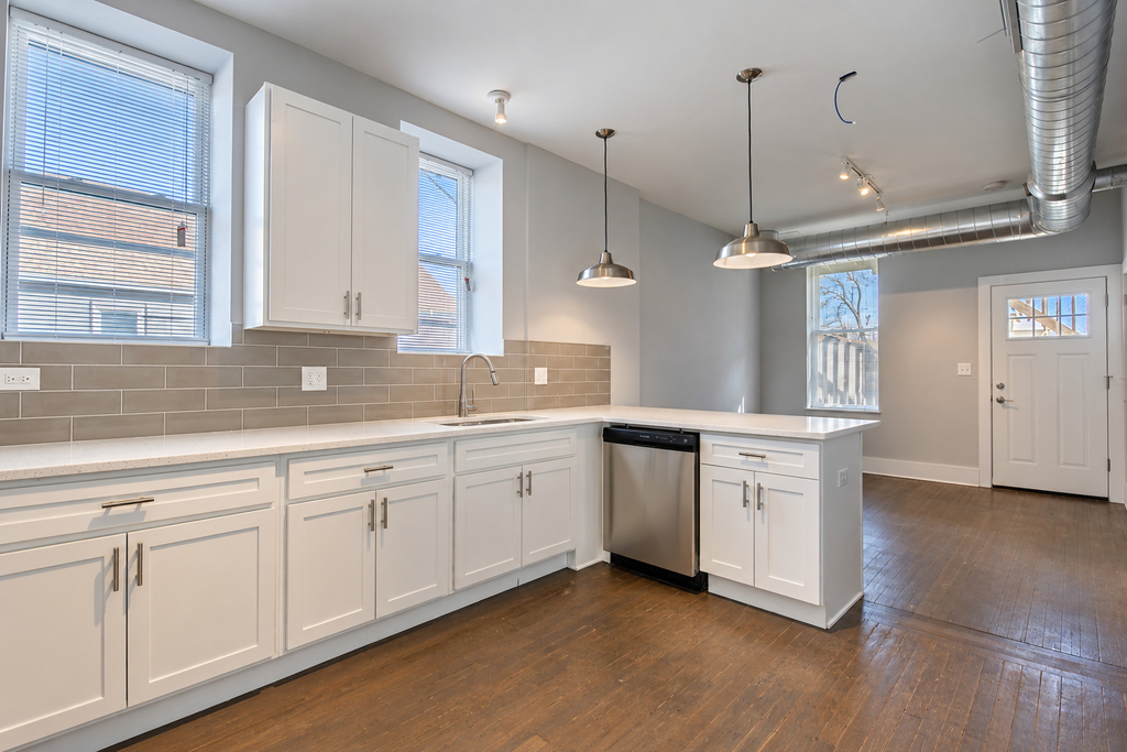 2117 W 18th Street - Photo 2