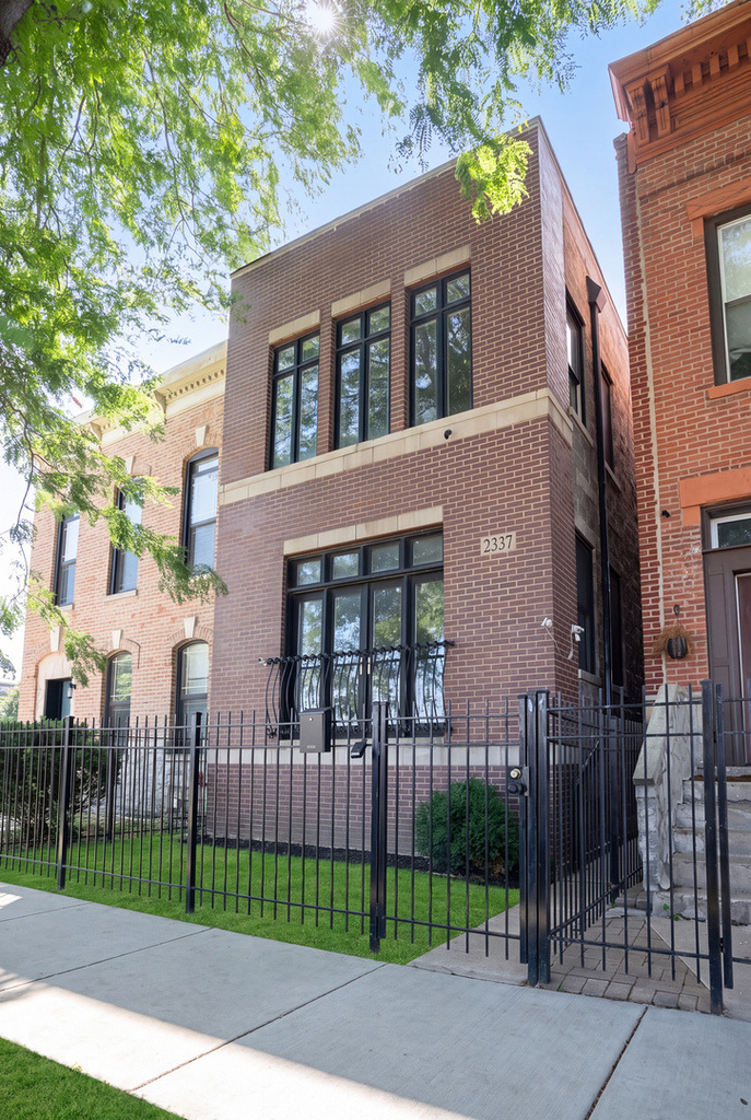 2337 W Maypole Avenue - Photo 0