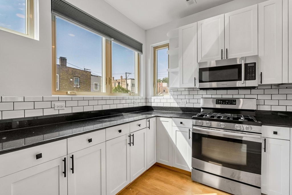 3262 W Armitage Avenue - Photo 12
