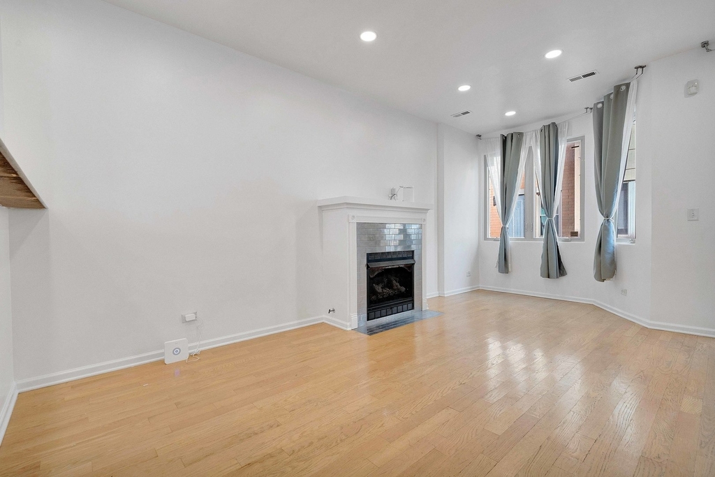 3262 W Armitage Avenue - Photo 8