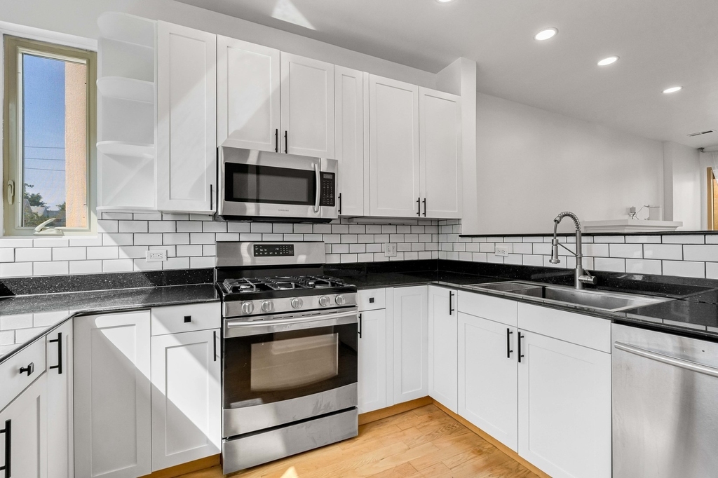 3262 W Armitage Avenue - Photo 13