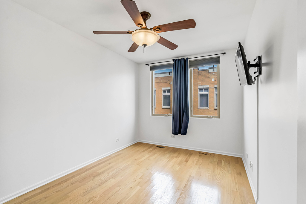 3262 W Armitage Avenue - Photo 18