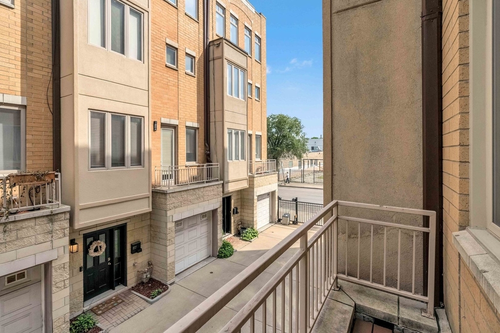 3262 W Armitage Avenue - Photo 6