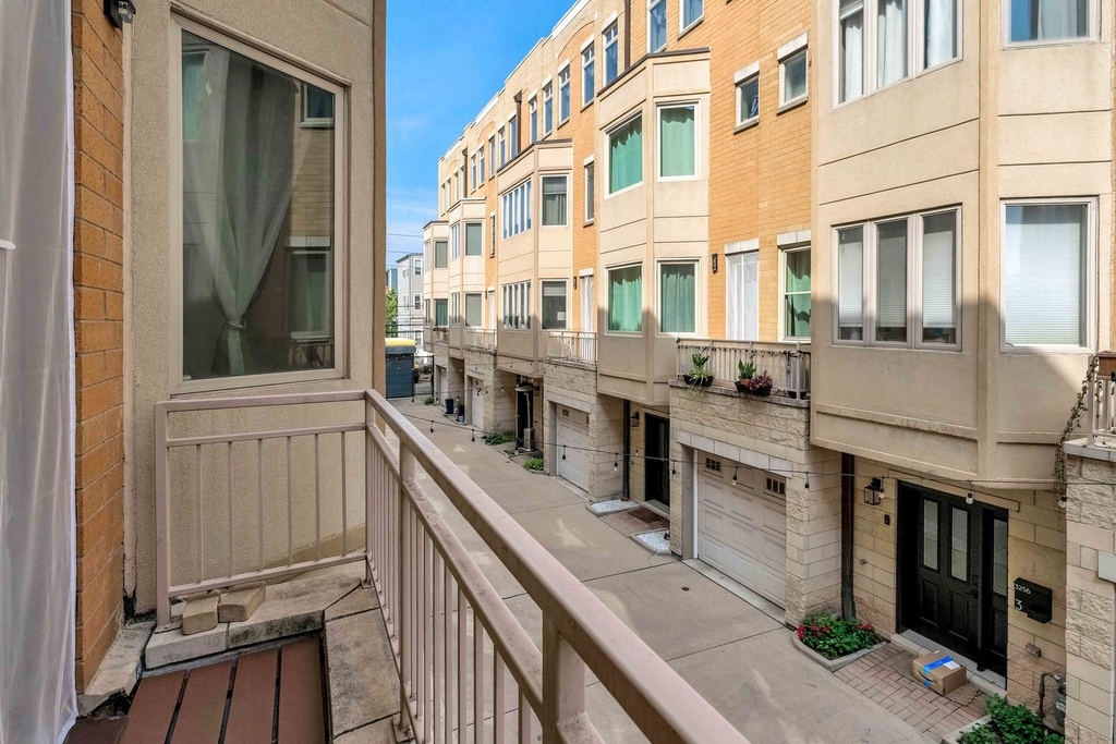 3262 W Armitage Avenue - Photo 7