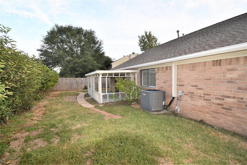 18058 Brooknoll Drive - Photo 10