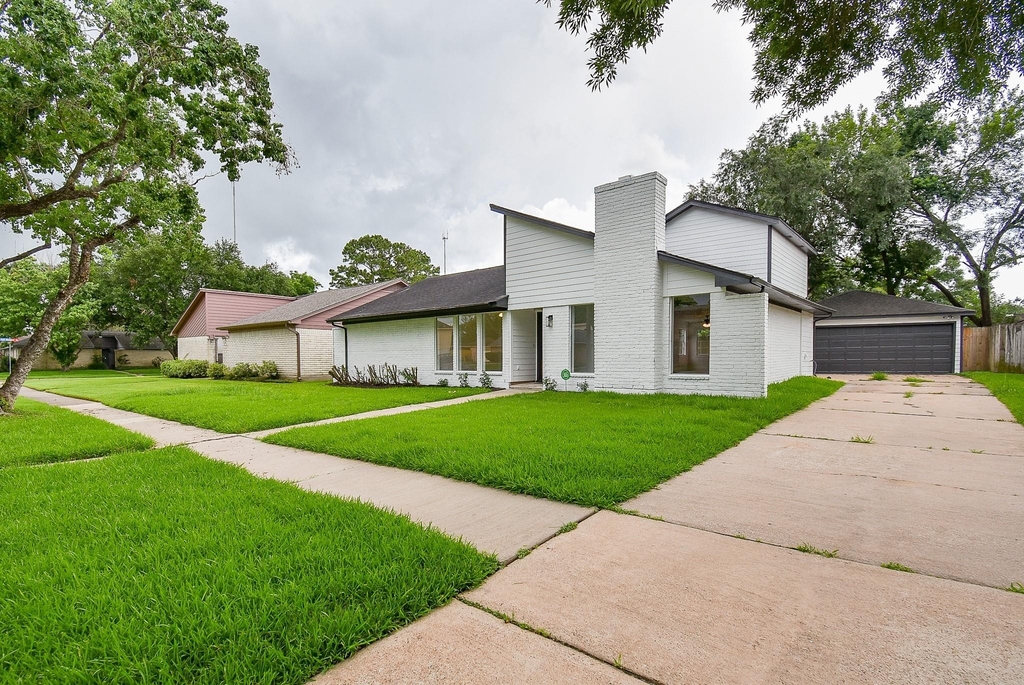 1815 Mustang Springs Drive - Photo 2