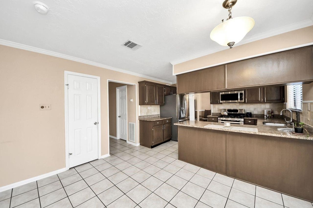 7607 Plumtree Forest Cir Circle - Photo 13