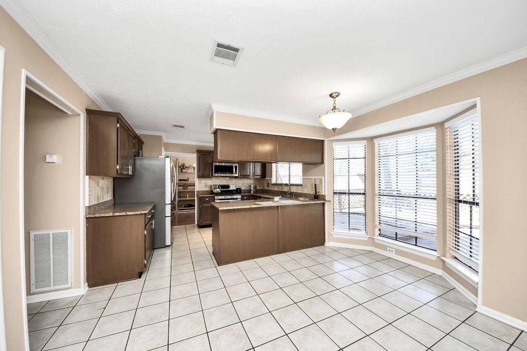 7607 Plumtree Forest Cir Circle - Photo 9