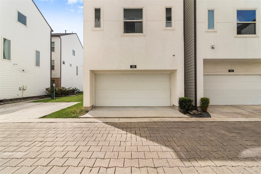 719 Schwartz Street - Photo 0