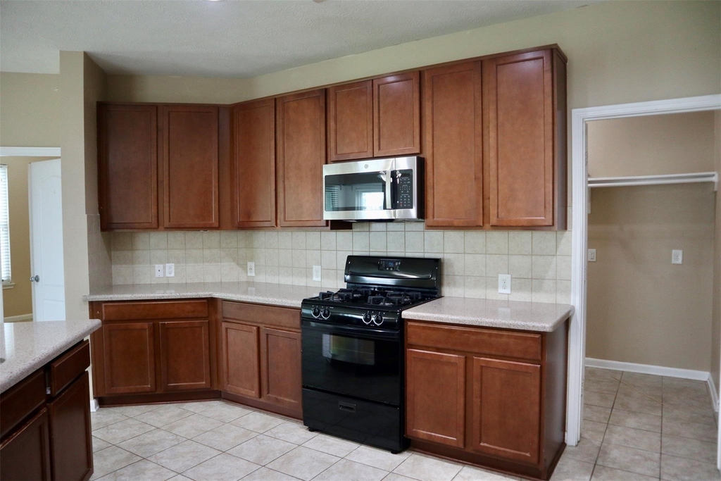 3410 Twin Meadow Lane - Photo 5