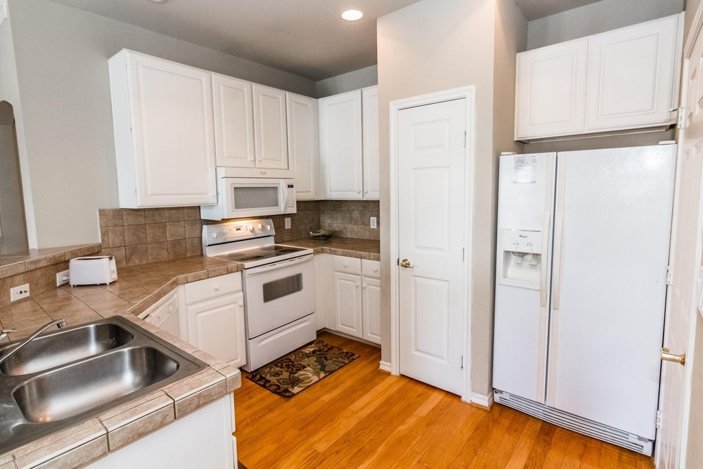 2400 Mccue Road - Photo 4