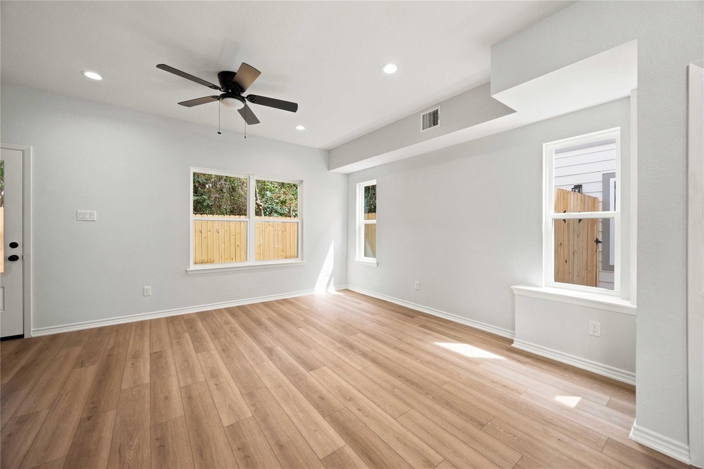 2024 Hampton Street - Photo 7