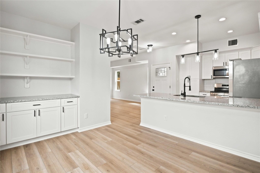 2024 Hampton Street - Photo 5