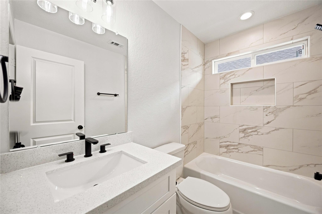 2024 Hampton Street - Photo 14