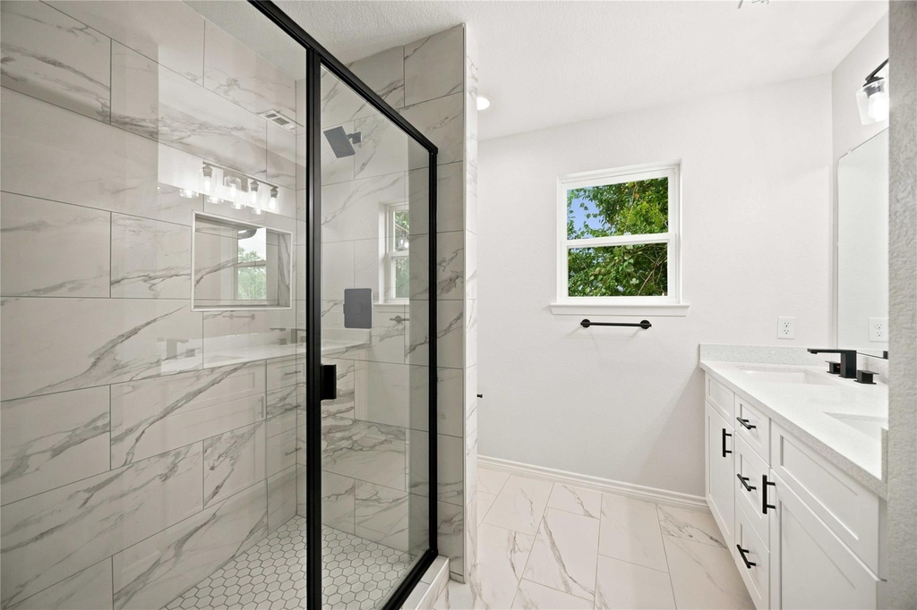 2024 Hampton Street - Photo 12