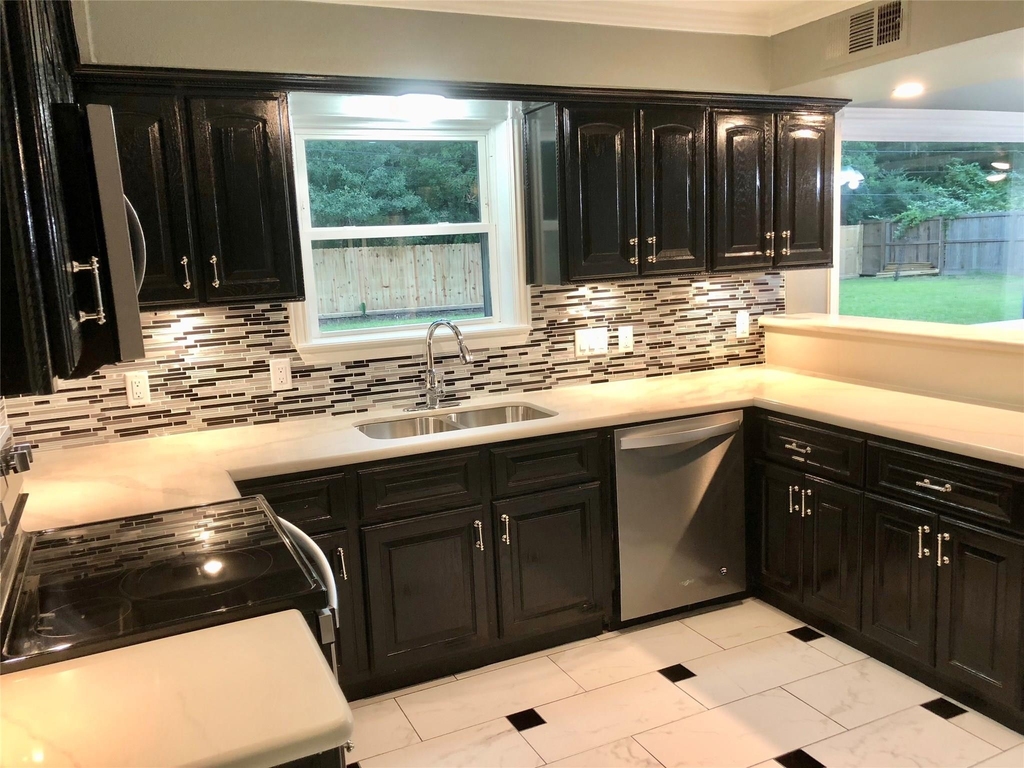 2606 N Woodloch Street - Photo 6