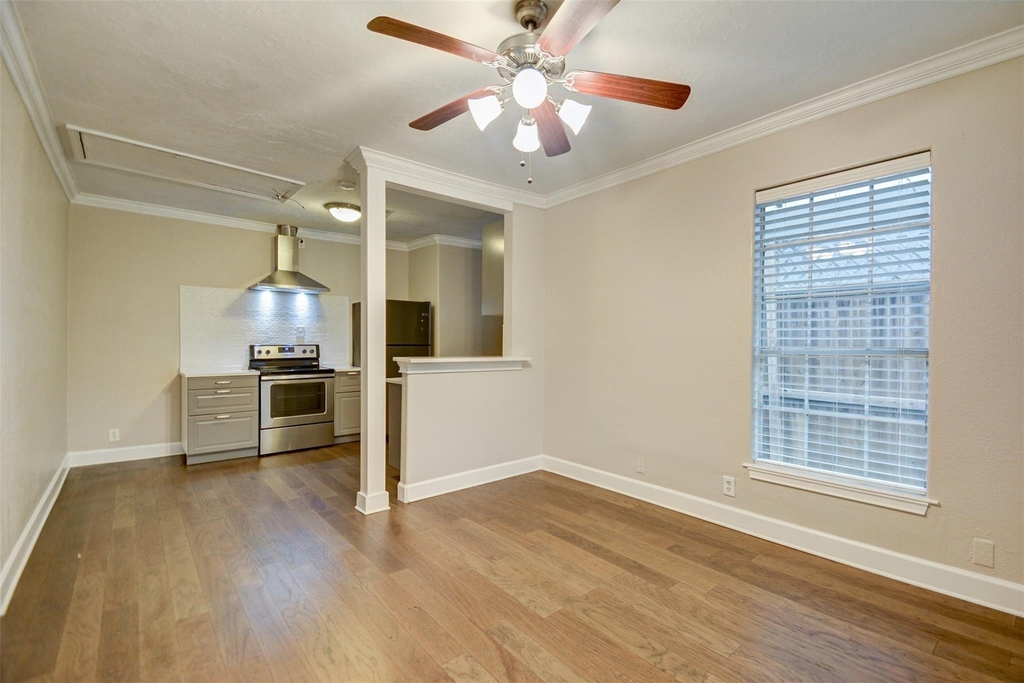 711 W 10th Street - Photo 5