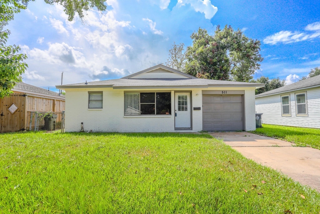 511 Guyer Street - Photo 1