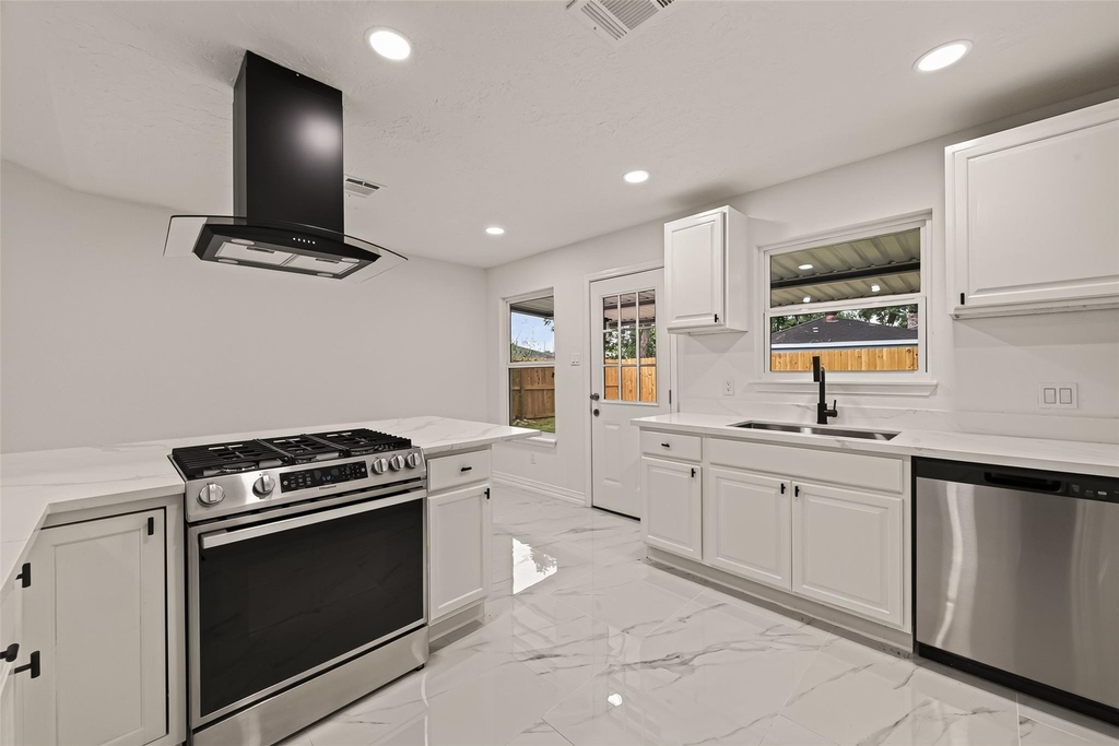 11434 Sharpview Drive - Photo 3