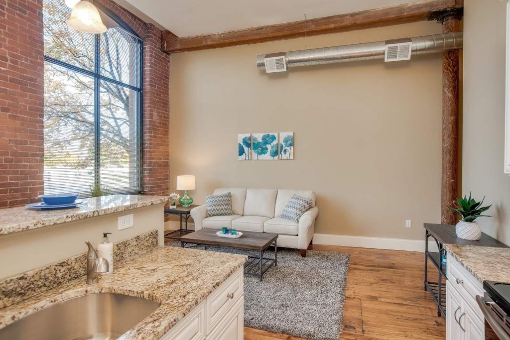 222 West - Photo 11