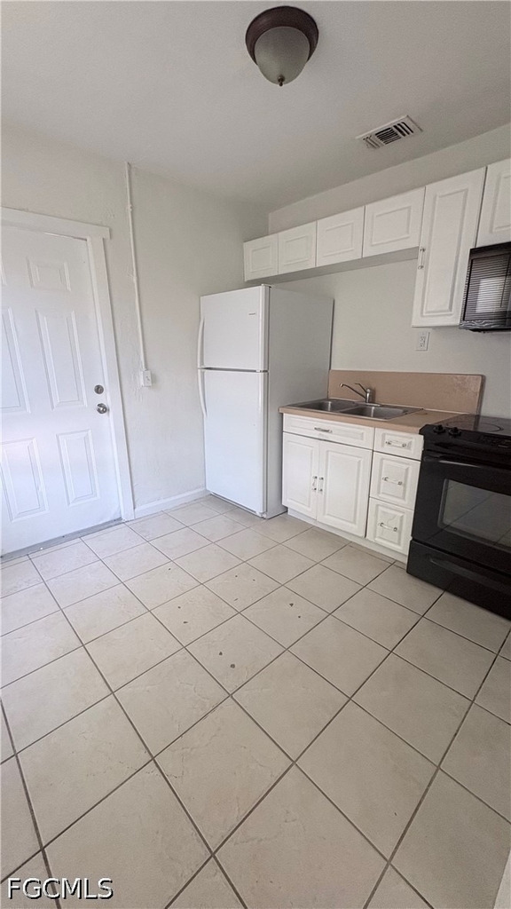 3042 Douglas Avenue - Photo 4