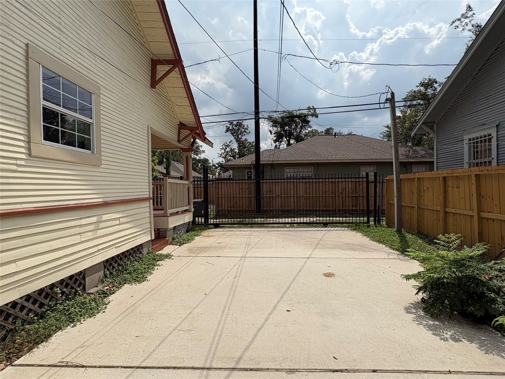 404 E 29th - Photo 25