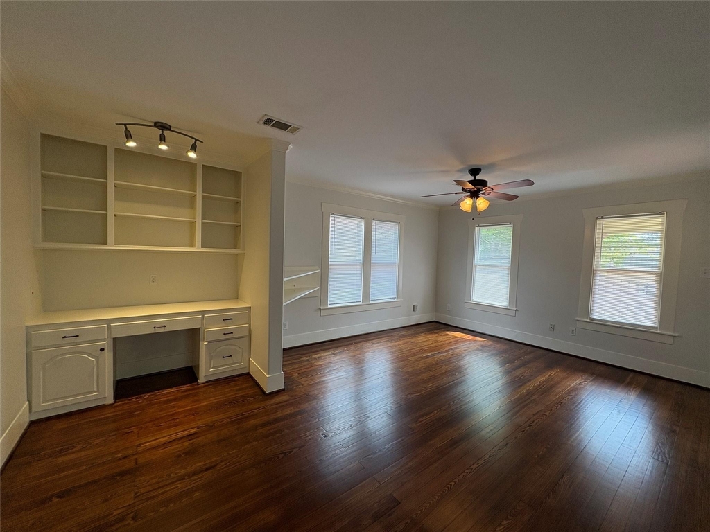 404 E 29th - Photo 15