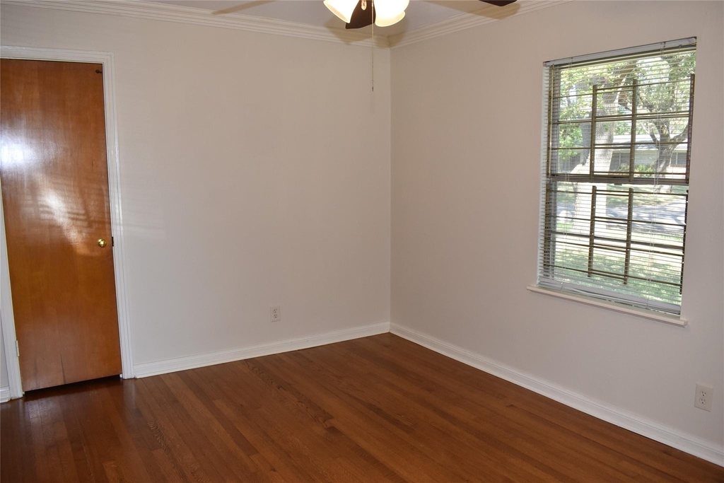 5911 Hornwood Drive - Photo 8
