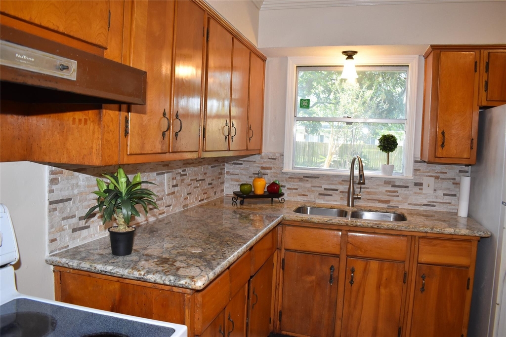 5911 Hornwood Drive - Photo 16