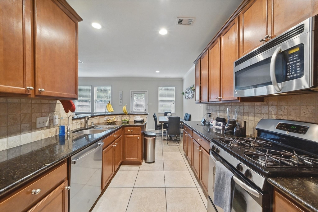 6443 Calgary Woods Lane - Photo 15