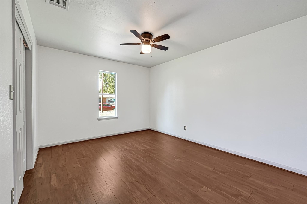 209 W 6th Street - Photo 11